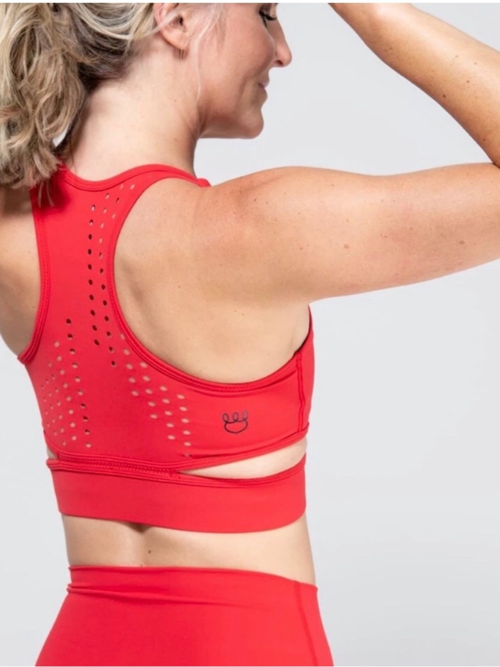 Cutout Active Sports Bra in Red - Picture 2 of 7